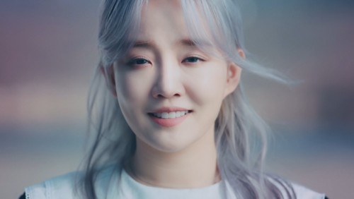 [MUSIC VIDEO] Younha (윤하) – Event Horizon [MP4 2160p / WEB / Bugs] [2022.03.23]