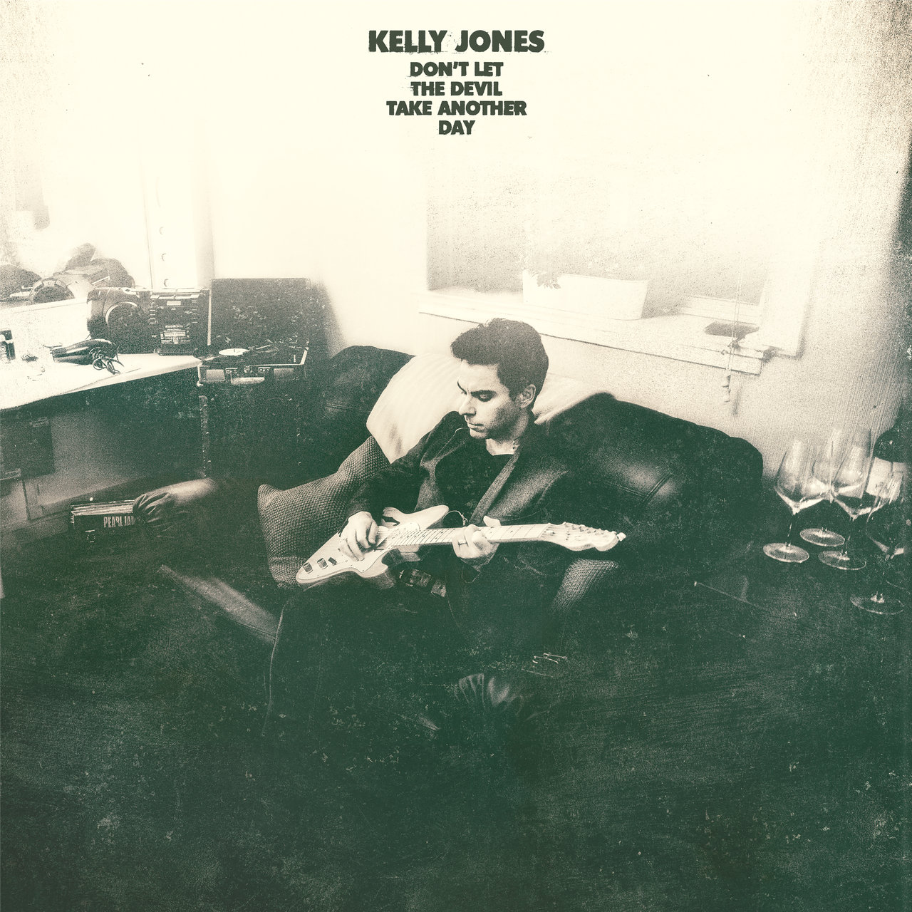 Kelly Jones – Don’t Let The Devil Take Another Day (2020) [FLAC 24bit/48kHz]